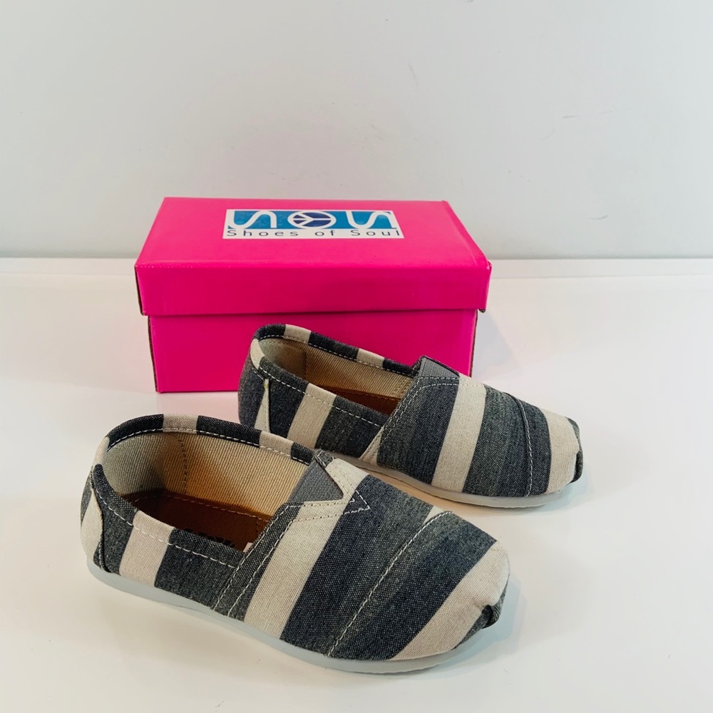 Brand New Girls Size 1 Striped Flats